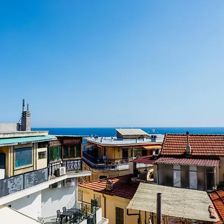 Amazing With Private Parking Apartment