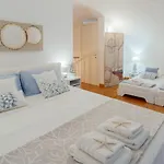 Guesthost - Amazing With Private Parking 아파트 *