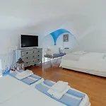 아파트 Guesthost - Amazing With Private Parking