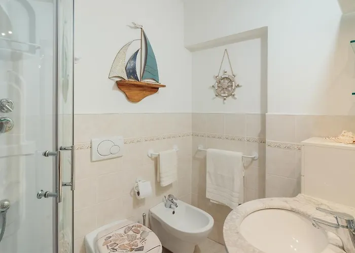 Guesthost - Amazing With Private Parking Apartmán